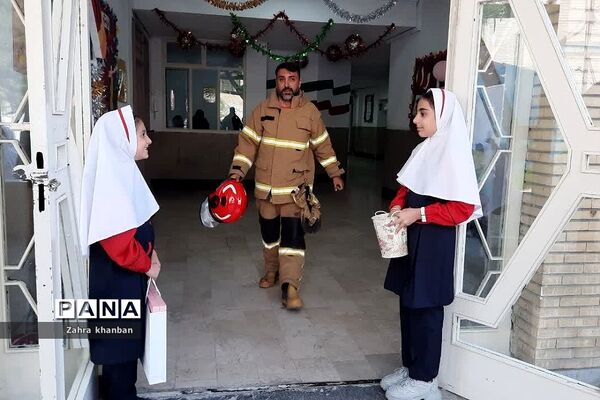 برگزاری روز آتش‌نشانی در دبستان دخترانه سما 2 رودهن