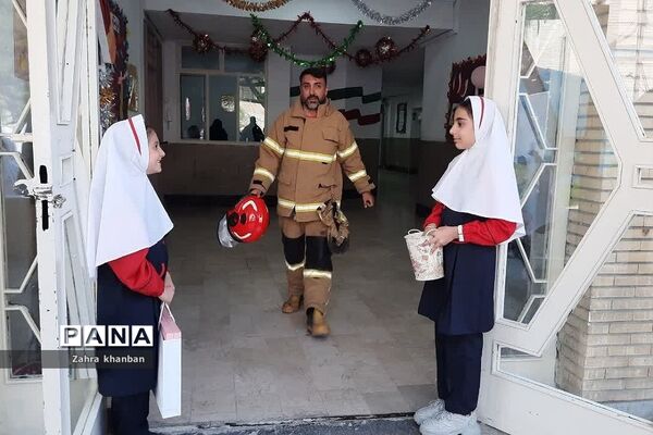برگزاری روز آتش‌نشانی در دبستان دخترانه سما 2 رودهن
