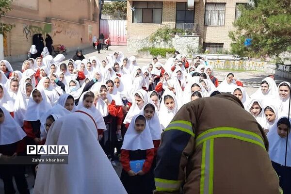 برگزاری روز آتش‌نشانی در دبستان دخترانه سما 2 رودهن