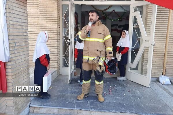 برگزاری روز آتش‌نشانی در دبستان دخترانه سما 2 رودهن