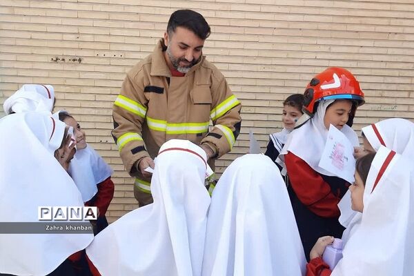 برگزاری روز آتش‌نشانی در دبستان دخترانه سما 2 رودهن