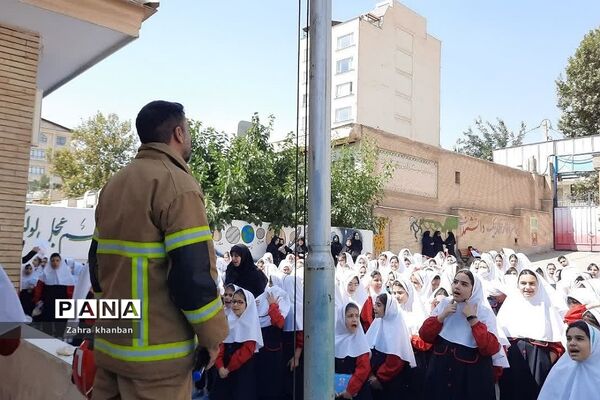 برگزاری روز آتش‌نشانی در دبستان دخترانه سما 2 رودهن