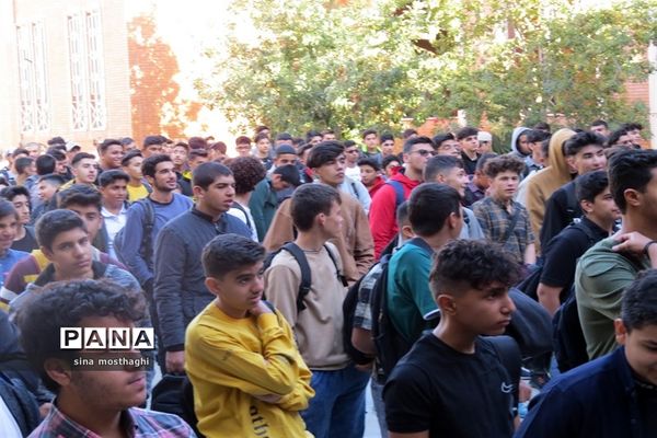 مراسم آغاز امامت حضرت مهدی (عج) و گرامیداشت هفته دفاع مقدس در هنرستان نمونه امام خمینی(ره) شهرستان بجنورد