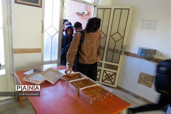 مراسم آغاز امامت حضرت مهدی (عج) و گرامیداشت هفته دفاع مقدس در هنرستان نمونه امام خمینی(ره) شهرستان بجنورد