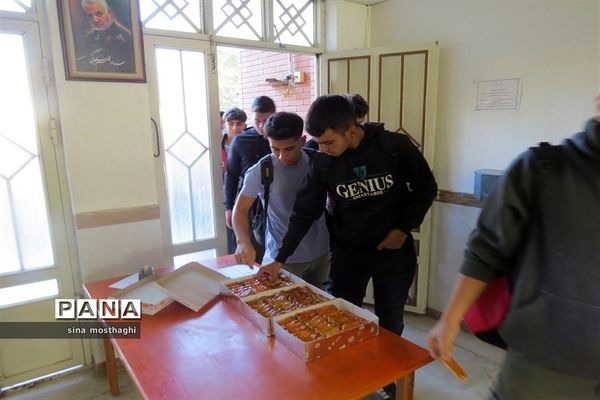 مراسم آغاز امامت حضرت مهدی (عج) و گرامیداشت هفته دفاع مقدس در هنرستان نمونه امام خمینی(ره) شهرستان بجنورد