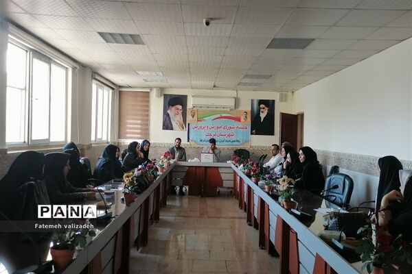 جلسه توجیهی مراقبین سلامت مدارس در شهرستان‌قرچک