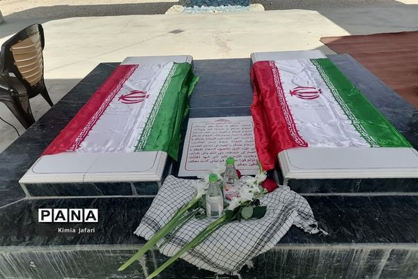 تجدید پیمان بانوان بسیجی بافقی با شهدا