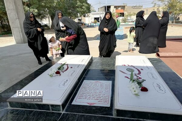 تجدید پیمان بانوان بسیجی بافقی با شهدا