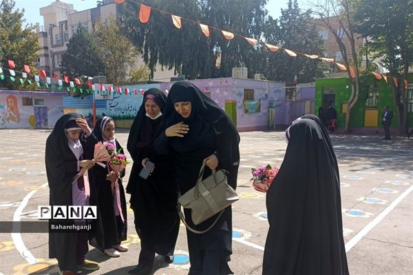 آیین رو نمایی از کتاب «به رسم عموقاسم» دل نوشته‌های دانش‌آموزان در دبستان شاهد لاله‌ها