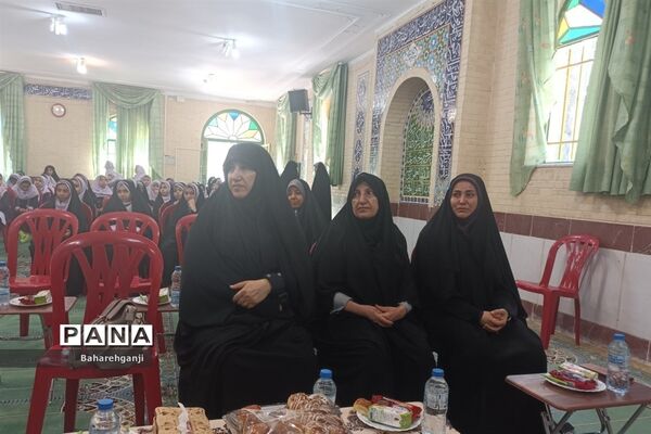 آیین رو نمایی از کتاب «به رسم عموقاسم» دل نوشته‌های دانش‌آموزان در دبستان شاهد لاله‌ها