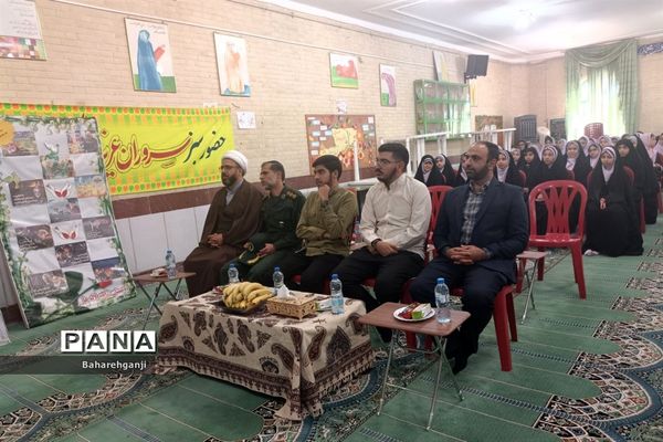 آیین رو نمایی از کتاب «به رسم عموقاسم» دل نوشته‌های دانش‌آموزان در دبستان شاهد لاله‌ها