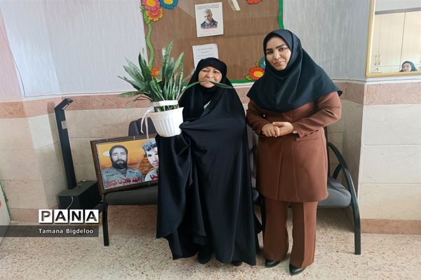 مراسم گرامیداشت و یاد شهدا به‌مناسبت هفته دفاع مقدس در مدرسه توفیق