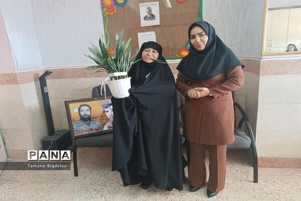 مراسم گرامیداشت و یاد شهدا به‌مناسبت هفته دفاع مقدس در مدرسه توفیق