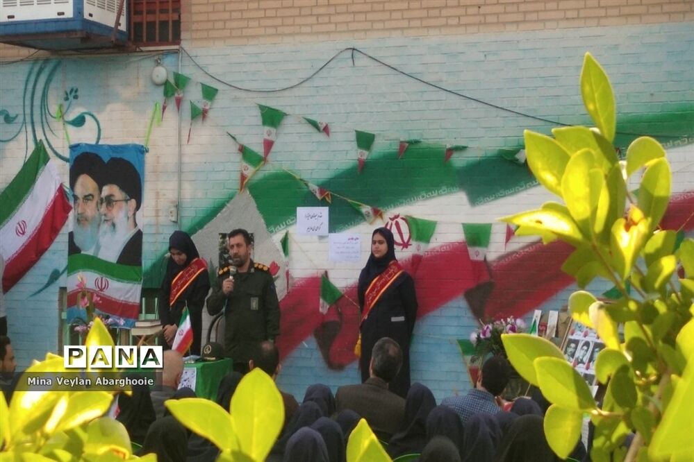 برگزاری مراسم دفاع مقدس در آموزشگاه دخترانه علامه مجلسی شهرستان پیشوا