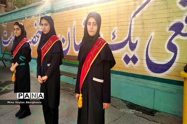 برگزاری مراسم دفاع مقدس در آموزشگاه دخترانه علامه مجلسی شهرستان پیشوا