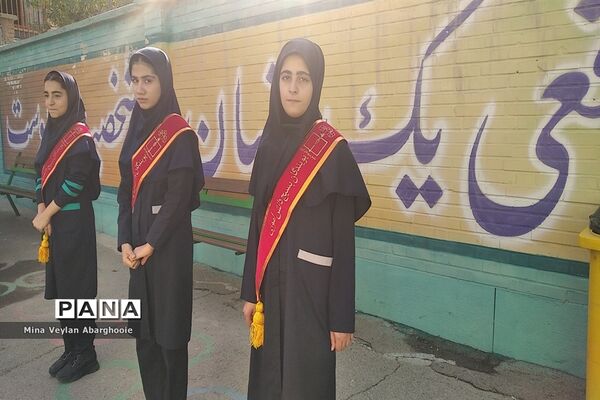 برگزاری مراسم دفاع مقدس در آموزشگاه دخترانه علامه مجلسی شهرستان پیشوا