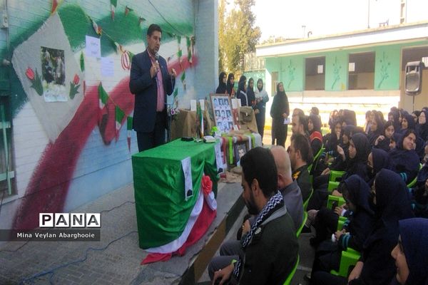 برگزاری مراسم دفاع مقدس در آموزشگاه دخترانه علامه مجلسی شهرستان پیشوا