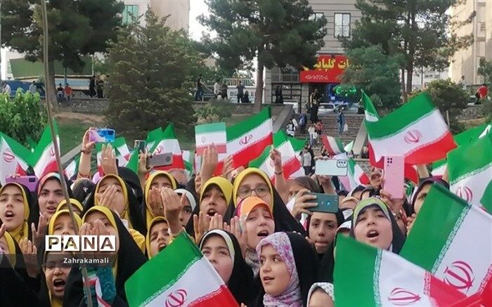 هم خوانی سرود دختر ایران در شهرستان سیریک
