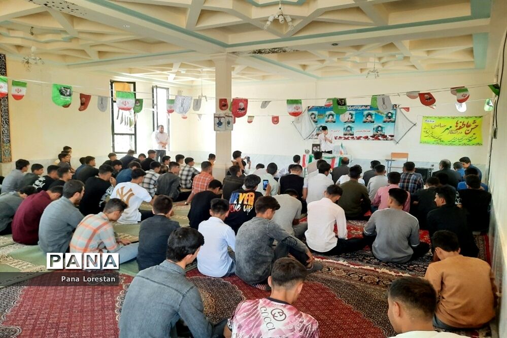 برگزاری مراسم یادواره شهدا در دبیرستان امام خمینی(ره) بخش کوهنانی