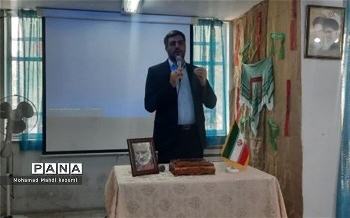 شهدا بهترین الگو برای دانش‌آموزان هستند