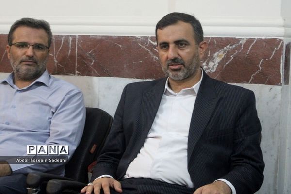 نشست صمیمی مدیرکل آموزش و پرورش استان بوشهر با کادر دبستان نبوت و هفده شهریور