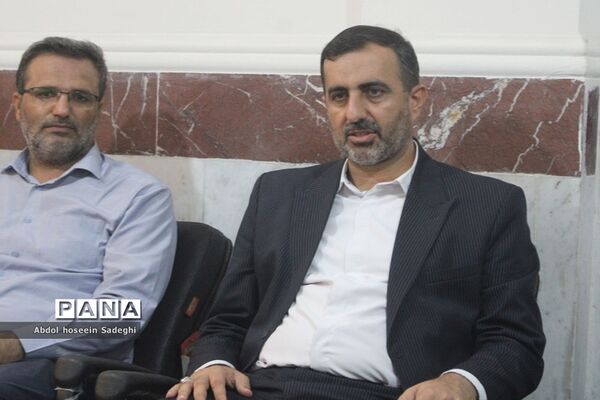 نشست صمیمی مدیرکل آموزش و پرورش استان بوشهر با کادر دبستان نبوت و هفده شهریور
