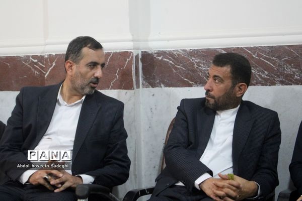 نشست صمیمی مدیرکل آموزش و پرورش استان بوشهر با کادر دبستان نبوت و هفده شهریور