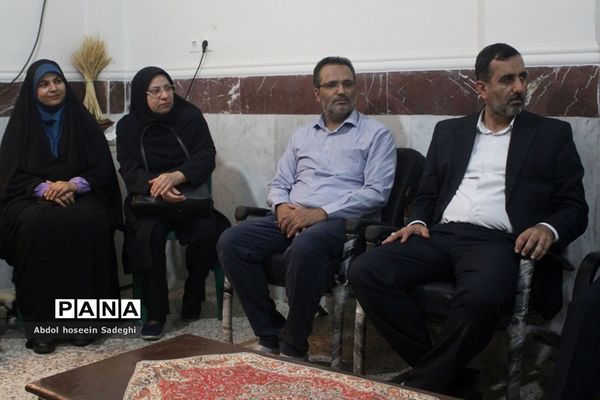 نشست صمیمی مدیرکل آموزش و پرورش استان بوشهر با کادر دبستان نبوت و هفده شهریور