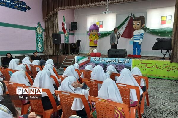 جشن شکوفه‌های دبستان عالیه جبروتی یک یزد همزمان با آغاز هفته دفاع مقدس