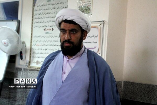 نماز جماعت در دبیرستان متوسطه اول شهید سهام خیام بوشهر