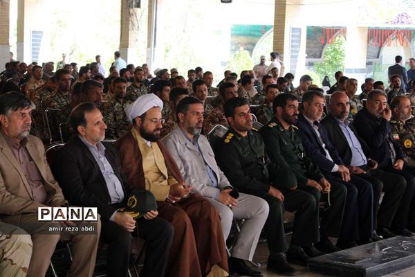 غبار روبی مزار شهدای کرمانشاه به مناسبت هفته دفاع مقدس