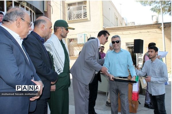 آیین نواختن زنگ ایثار و شهادت در دبیرستان پسرانه نابینایان امید