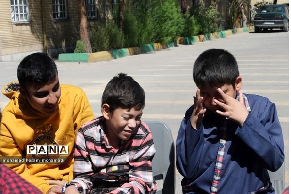 آیین نواختن زنگ ایثار و شهادت در دبیرستان پسرانه نابینایان امید