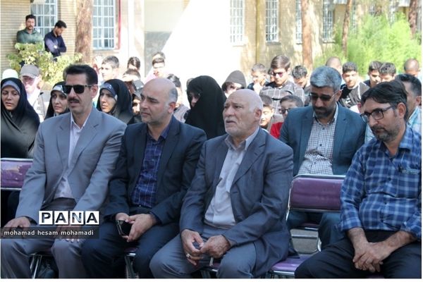 آیین نواختن زنگ ایثار و شهادت در دبیرستان پسرانه نابینایان امید