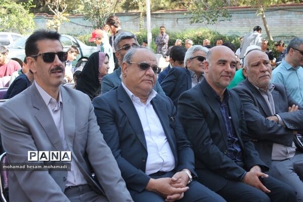 آیین نواختن زنگ ایثار و شهادت در دبیرستان پسرانه نابینایان امید
