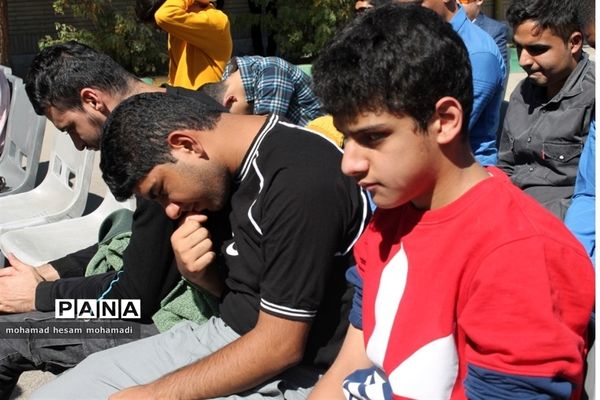 آیین نواختن زنگ ایثار و شهادت در دبیرستان پسرانه نابینایان امید