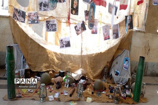 برگزاری مراسم گلباران مزار شهدا و نمایشگاه دفاع مقدس در شهرستان رباط کریم