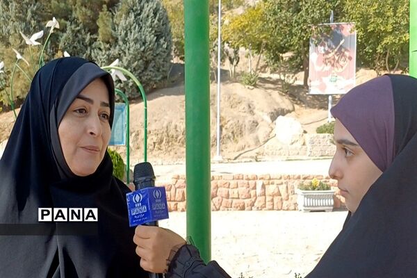 غباررویی و گل‌افشانی شهدای گمنام کوه صفه با حضور بانوان شاغل اداره‌کل اصفهان