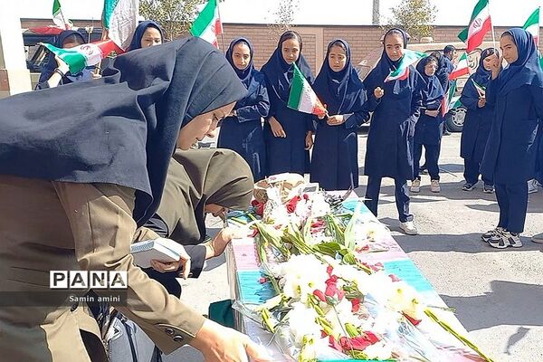تشییع پیکر مطهر شهید گمنام در 2 مدرسه رودهن‌