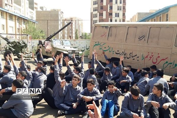 تشییع پیکر مطهر شهید گمنام در 2 مدرسه رودهن‌