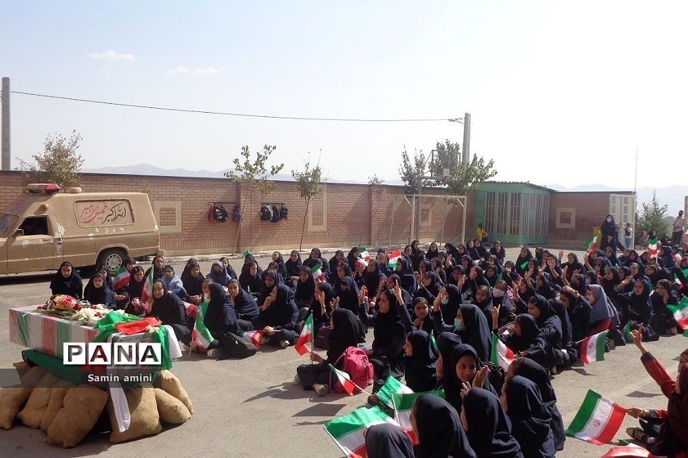 تشییع پیکر مطهر شهید گمنام در 2 مدرسه رودهن‌