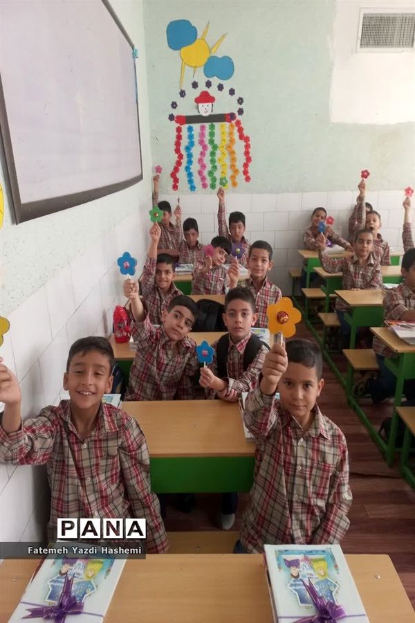 جشن آغاز سال تحصیلی دبستان قرآنی حضرت مهدی(عج) ناحیه یک یزد
