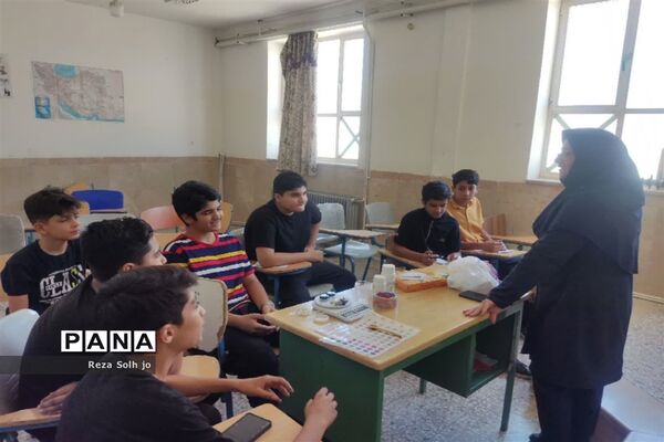 برگزاری دوره‌های مهارتی دبیرستان متوسطه اول امیرکبیر شهرستان خاتم