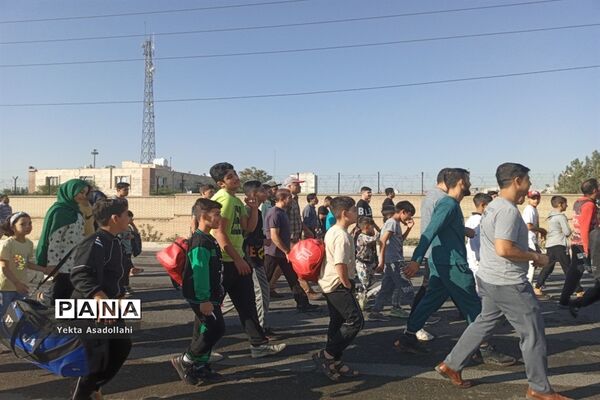 همایش بزرگ پیاده‌روی خانوادگی در شهرستان رباط‌کریم