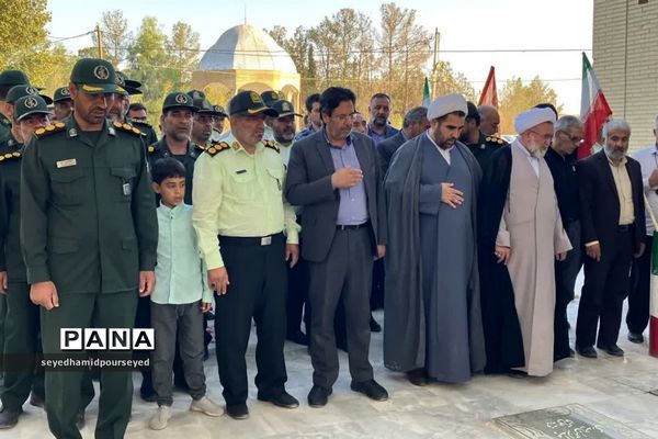 ادای احترام به شهدای دفاع مقدس ابرکوه به مناسبت هفته دفاع مقدس