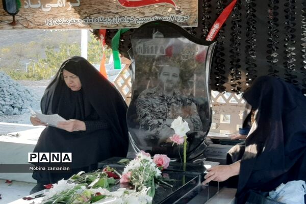 بزرگداشت هفته دفاع مقدس در مزار شهدای پارک خورشید