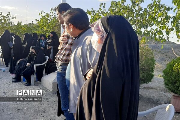 بزرگداشت هفته دفاع مقدس در مزار شهدای پارک خورشید