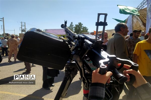 برگزاری نمایشگاه تجهیزات نظامی و سلاح‌های سنگین و نیمه سنگین در کاشمر