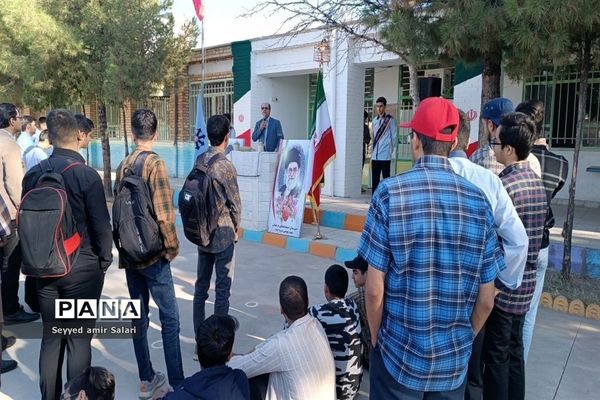 برگزاری هفته دفاع مقدس در دبیرستان تیزهوشان شهید بهشتی کاشمر