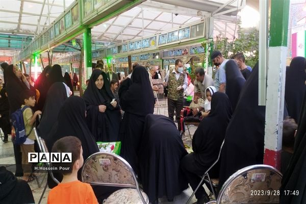 آیین گلباران مزار شهدا به‌مناسبت هفته دفاع مقدس